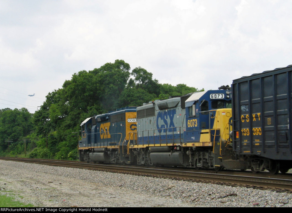 CSX 6083 & 6073 lead a train northbound